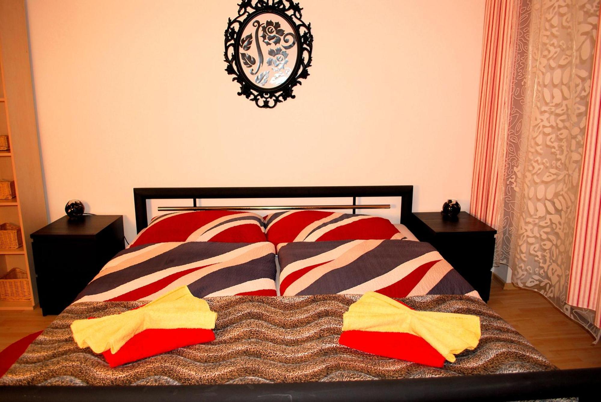 Apartments Heine Wina Bagian luar foto