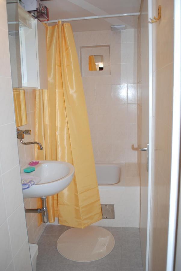Apartments Heine Wina Bagian luar foto