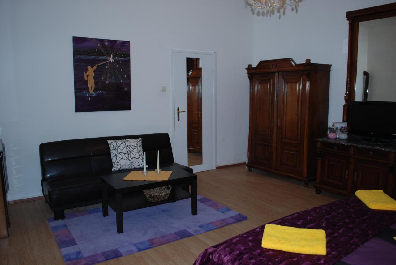 Apartments Heine Wina Bagian luar foto